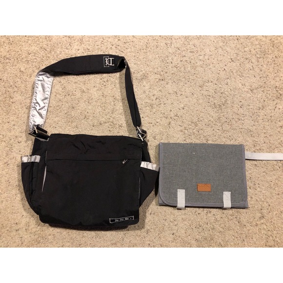 Ju Ju Be BLACK Crossbody MESSENGER or Shoulder DIAPER BAG Comfort Strap Z20 - Picture 1 of 12